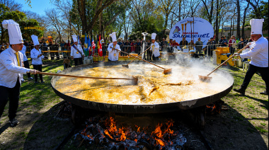 Boulogne festeja su aniversario con un omelette gigante y entrada gratuita