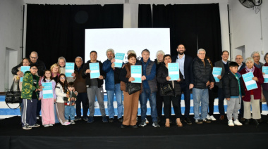 La Provincia entregó 284 escrituras en Hurlingham y 15 certificados de terrenos