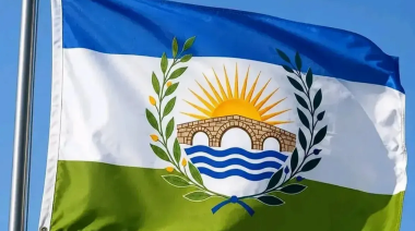 Arrecifes estrenó su propia bandera, elegida por los vecinos en votación popular