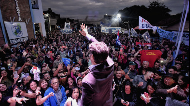 Kicillof juega fuerte en un acto en Avellaneda, con impronta federal y aires de lanzamiento