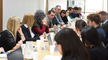 La Provincia convocó a los estatales bonaerenses a negociar salarios