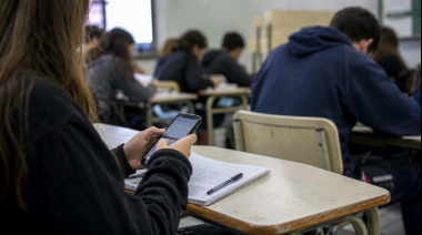 El Senado bonaerense sancionó la ley que limita el uso de celulares en las secundarias