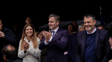 Pilar celebró sus Fiestas Patronales con un multitudinario desfile de instituciones y vecinos