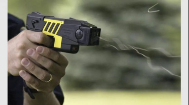 Diputados bonaerenses dieron dictamen al uso de pistolas Taser en la Policía provincial