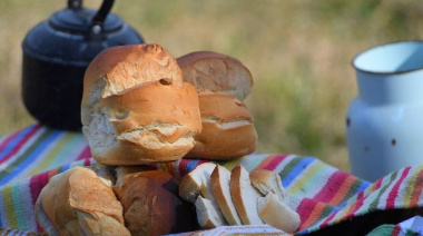 Galleta, música y fierros: Dufaur vive la tercera Fiesta de la Galleta de los Pueblos