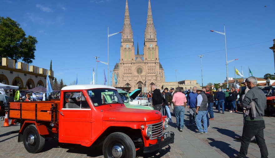 Llega a Luján la increíble expo de un clásico: la fiesta del Rastrojero