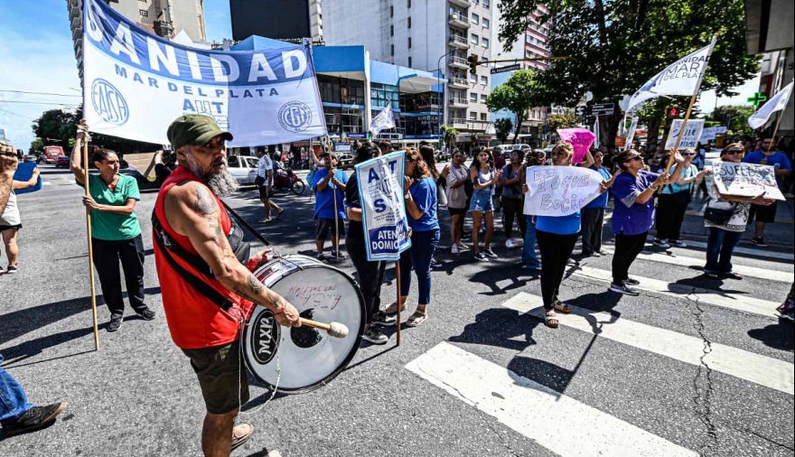 Mar del Plata: Trabajadores de la sanidad realizan un paro 