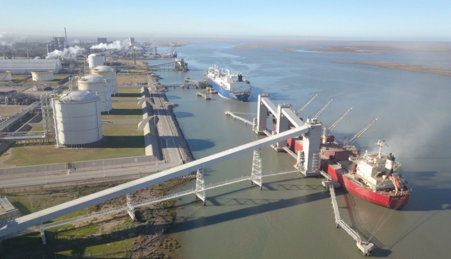 Provincia busca construir una planta de GNL en el puerto de Bahía Blanca