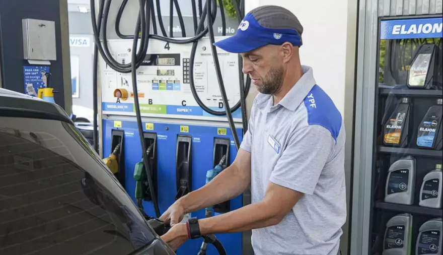 Suben los combustibles: YPF aumentó 3,5% los precios de la nafta y el gasoil