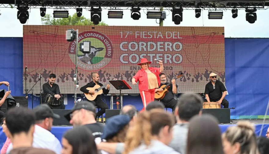 Mar de Cobo se viste de fiesta: esta es la grilla del Cordero Costero