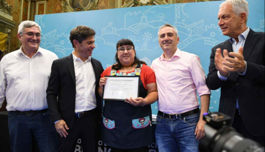 Kicillof y Rodríguez entregaron el certificado 20.000 de manipulación para SAE