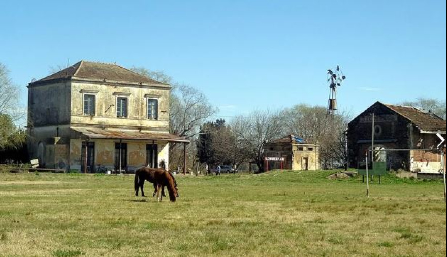 Azcuénaga, el nostálgico Pueblo Turístico de San Andrés de Giles