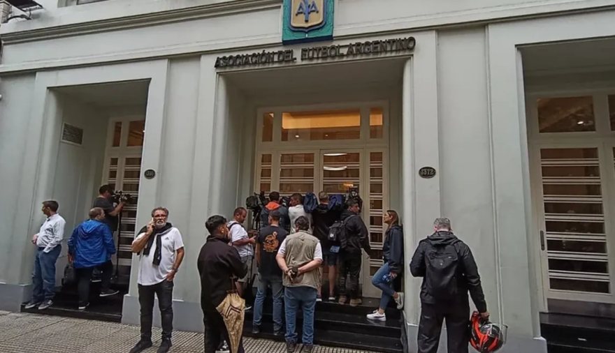 Allanan 15 clubes bonaerenses por la causa Sur Finanzas y su vínculo con la AFA