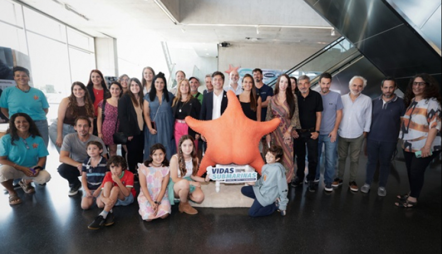 Kicillof recorrió la muestra sobre la campaña y el streaming del Conicet en el Mar Argentino