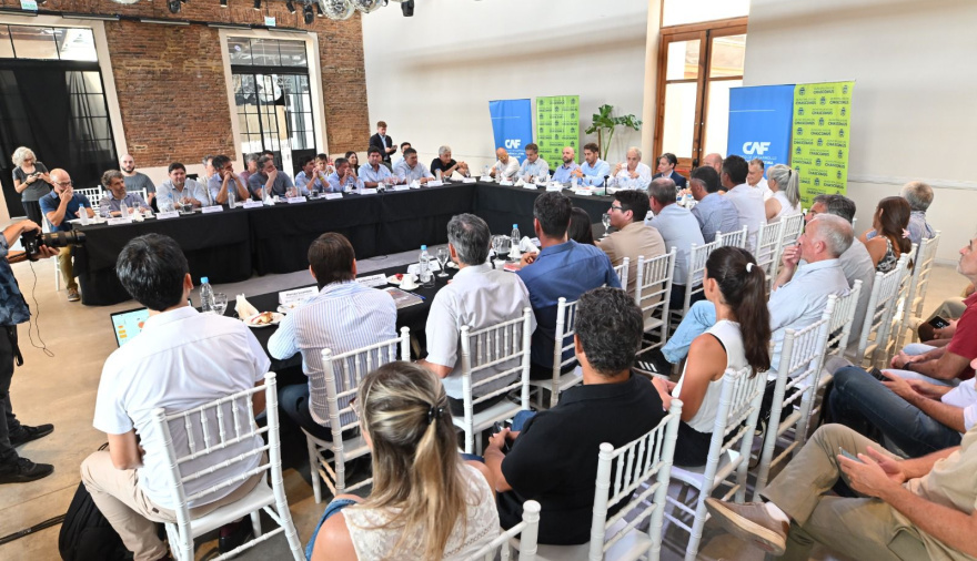 Lisandro Hourcade apuntó a la generación de empleo y el desarrollo de los municipios en encuentro regional en Chascomús