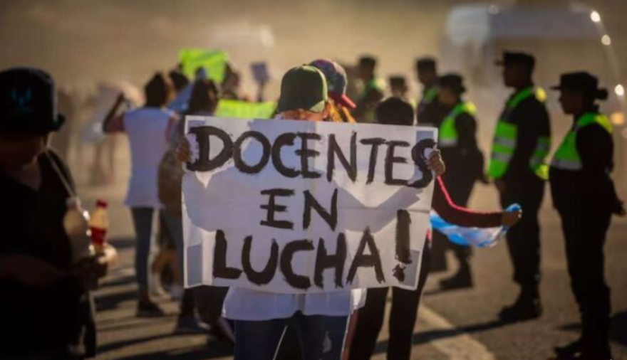 Paro docentes reclama a la Provincia y a Nacion