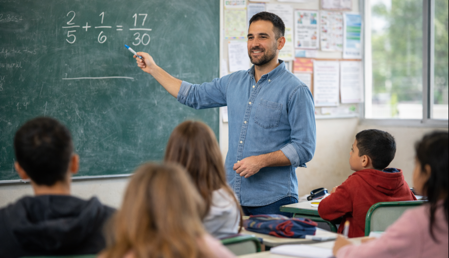 La Provincia impulsa un plan para que docentes concentren su jornada en una sola escuela