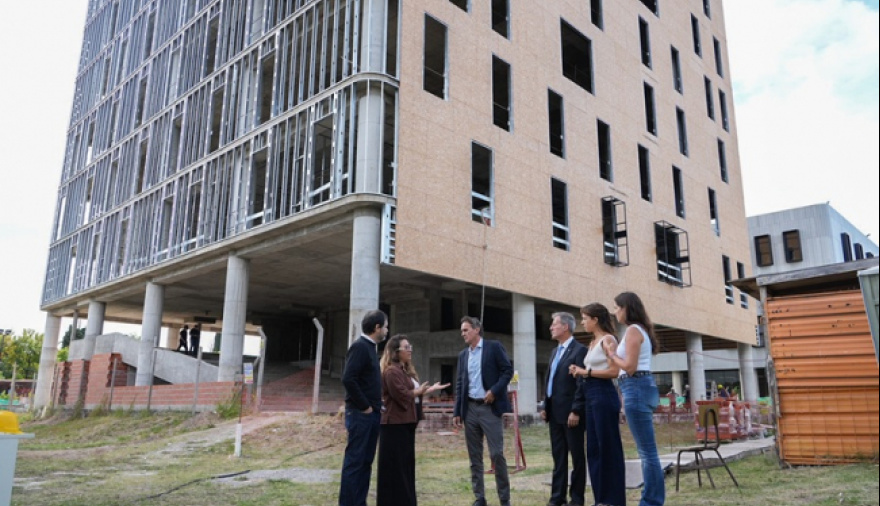 Katopodis recorrió las obras de la Torre de Innovación de la UNSAM
