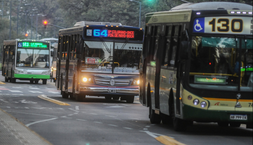 Empresas de colectivos del AMBA advierten por nuevos recortes en el servicio