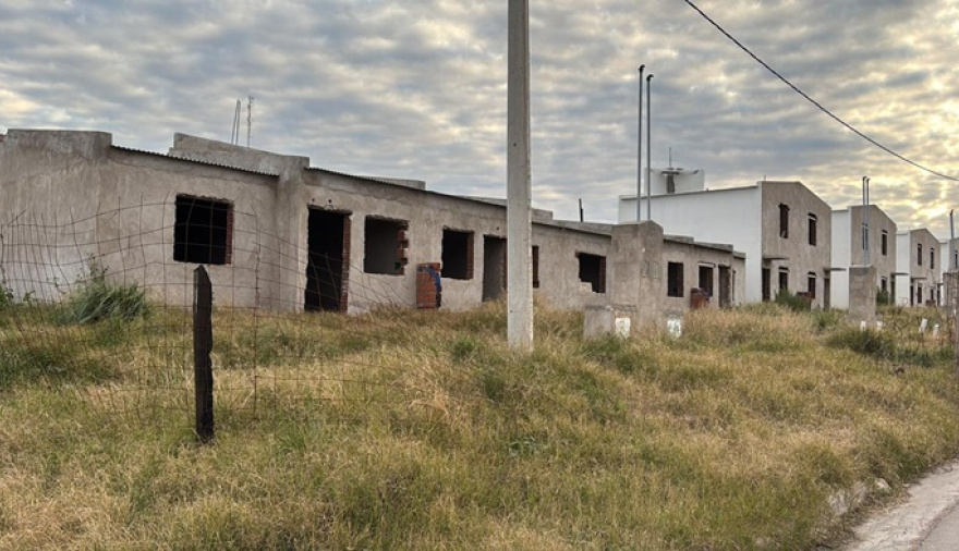 La Provincia finalizará viviendas que Nación paralizó en Bahía Blanca