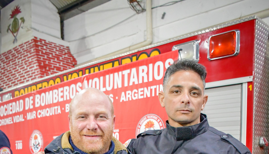 Mar Chiquita recibió a los bomberos que volvieron de la misión de rescate en Venezuela