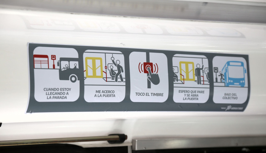Los colectivos bonaerenses deberán incorporar pictogramas para mejorar la accesibilidad