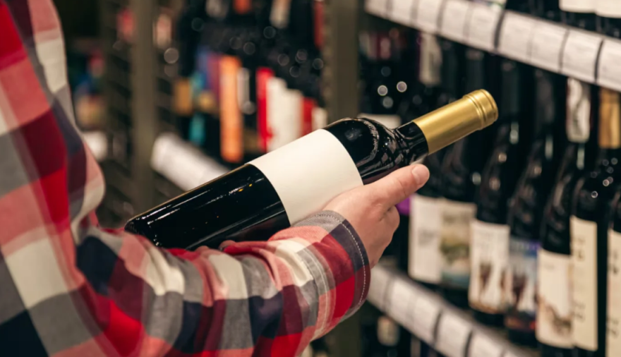 La Libertad Avanza propone modificar la ley que regula el alcohol en Provincia