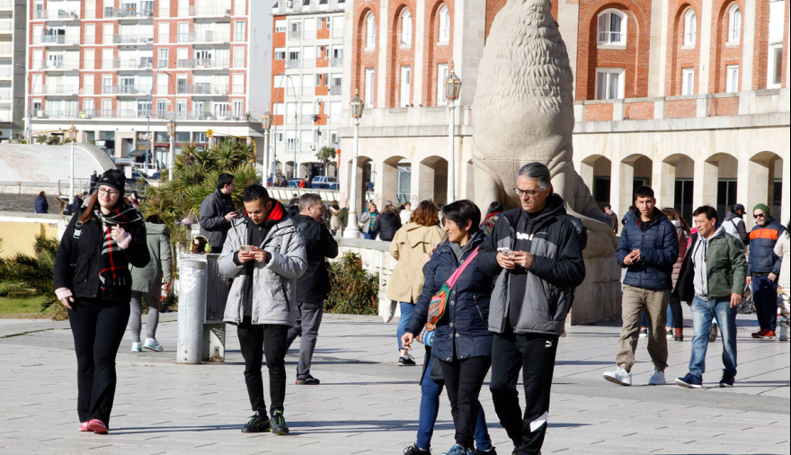 Fin de semana largo: viajaron 1,49 millones de turistas, pero el gasto total cayó 2,2%