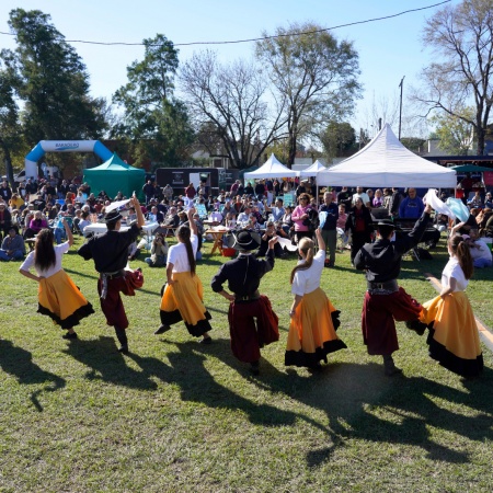 Baradero celebra la Revolución de Mayo con la Fiesta del Guiso Carrero y el Pastel