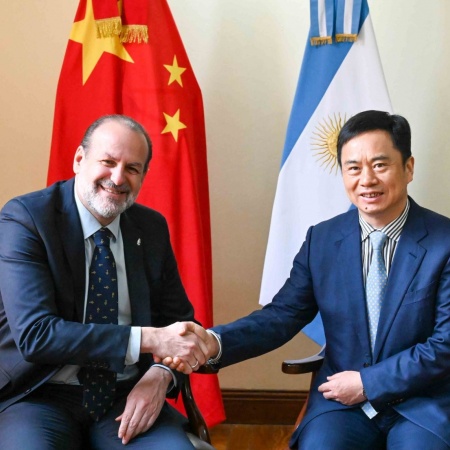 Susbielles se reunión con el alcalde del Gobierno Popular chino de Yichang