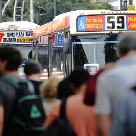 Vuelve a subir el boleto de colectivos en mayo en el AMBA