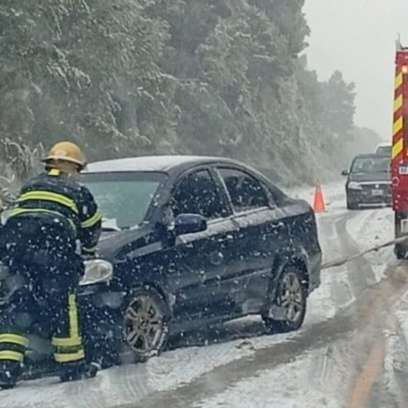 Frío en la provincia: tránsito con mayores recaudos por presencia de nieve y hielo en las rutas