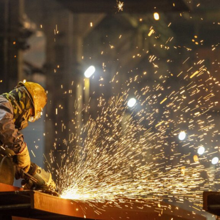 Despidos, suspensiones y rebaja salarial: la crisis impacta en fábricas bonaerenses