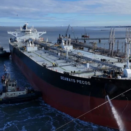 De Vaca Muerta a Estados Unidos: Puerto Rosales recibió el buque de mayor porte ingresado en su historia