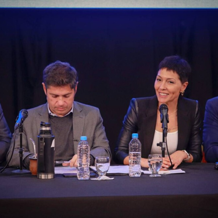 Kicillof y Mayra Mendoza: foto de unidad en el inicio de la campaña de Fuerza Patria