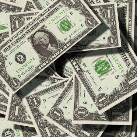 El dólar se disparó fuerte y quedó a $1.380, cerca del techo de la banda