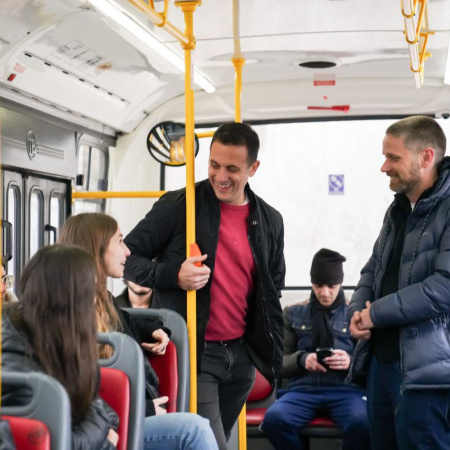 Lanús presentó el Colectivo UNLa, transporte gratuito para alumnos universitarios
