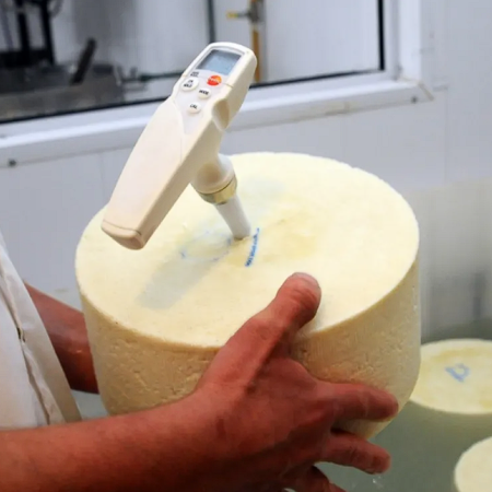 Brote de listeriosis: recomiendan comprar quesos con etiqueta y rótulo