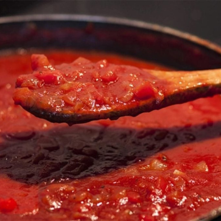 ANMAT prohibió un lote de tomate triturado tras detectar gusanos en envases