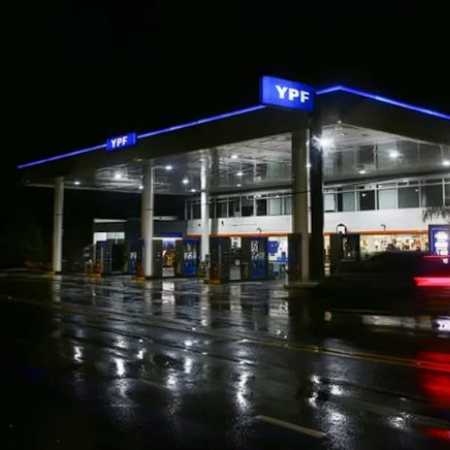YPF duplicó el descuento por cargar nafta durante la madrugada: cómo acceder al beneficio