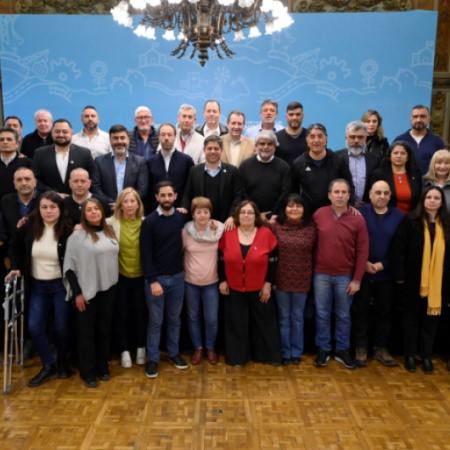 Kicillof encabezó una reunión con representantes de los trabajadores del Estado bonaerense