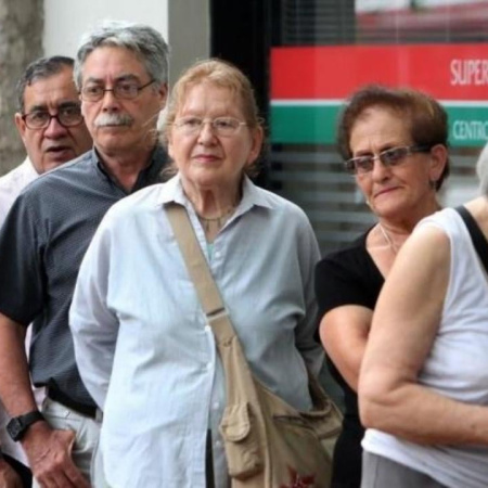 Jubilados: el bono de $70.000 lleva 18 meses congelado pese a la inflación
