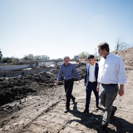 Kicillof recorrió obras hidráulicas en los municipios de Luján y Mercedes