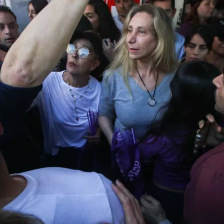 Otra vez hubo incidentes en una caravana libertaria: evacuaron a Karina Milei en Corrientes
