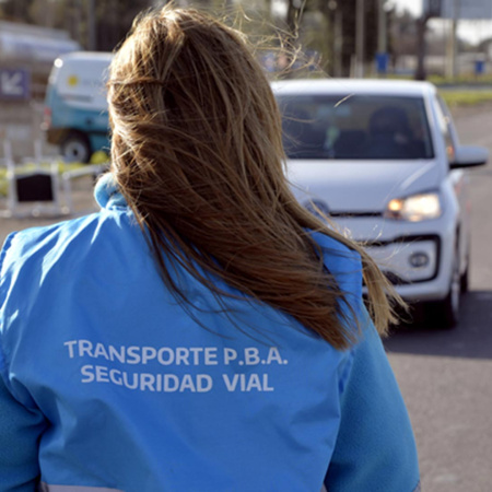 Multas de tránsito en Provincia: cruzar en rojo o sin VTV costará hasta $1.606.000