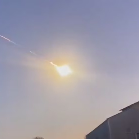 Una bola de fuego iluminó el cielo de Bahía Blanca y despertó la curiosidad de vecinos