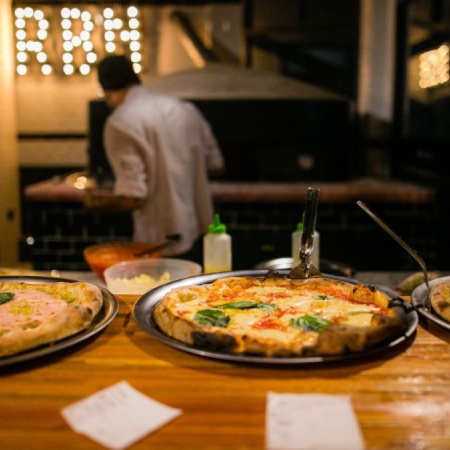 Descuentos del 50% y 3x2: dónde disfrutar La Noche de la Pizza y la Empanada en Buenos Aires
