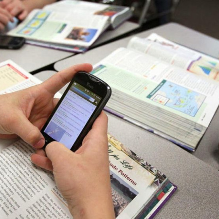 Pantallas en escuelas primarias: la Provincia aprobó una ley que regula su uso