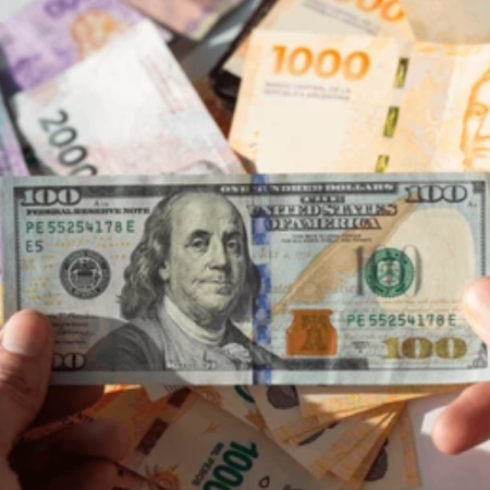 El dólar alcanza su máximo histórico y el riesgo país vuelve a encender alarmas
