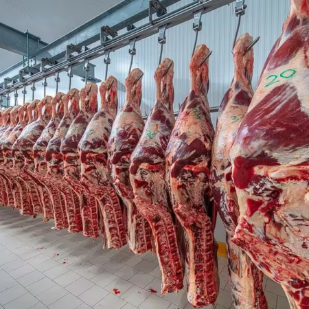 Más quita en retenciones: ahora también se las sacan a las carnes avícolas y bovinas
